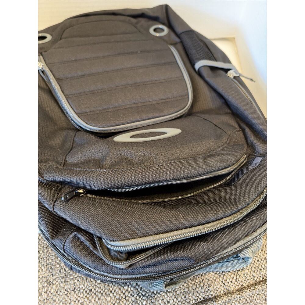 Oakley 26L Gearbox 5-Speed Backpack Stone black NEW w/ Tags View 4
